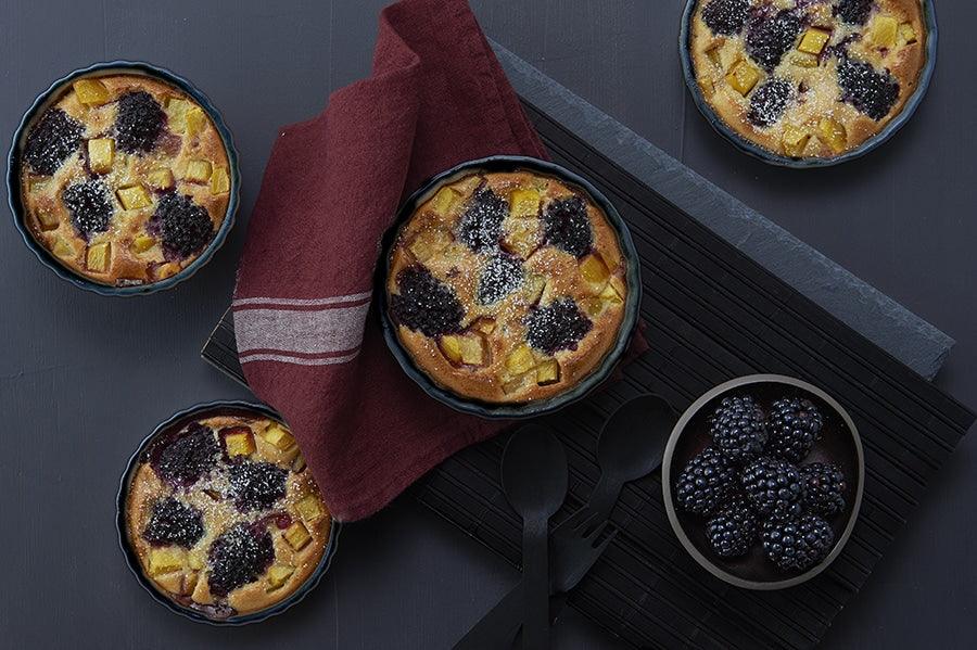 Clafoutis aux mûres et à la mangue - Épices Fuchs