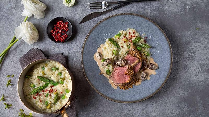 Carré-d-agneau-risotto-aux-asperges-crème-aux-morilles Épices Fuchs