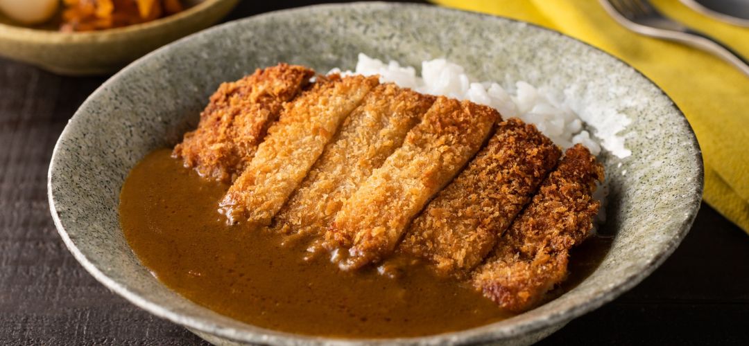 présentation recette du poulet pané curry japonais.