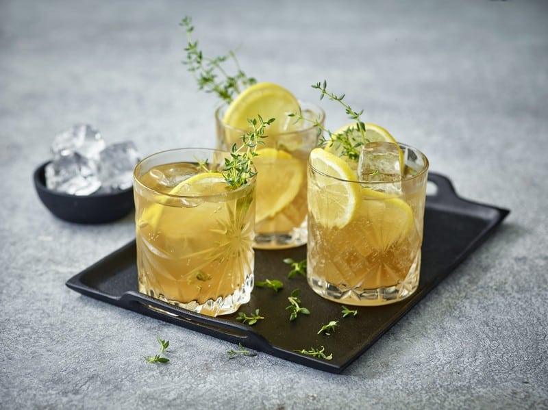 Limonde maison thyme gingembre citron. Boisson facile pour l'été.