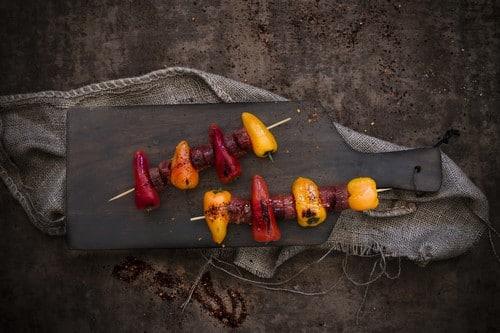 Brochettes poivrons longs chorizo grillées piri-piri Fuchs et miel — apéritif ibérique BBQ