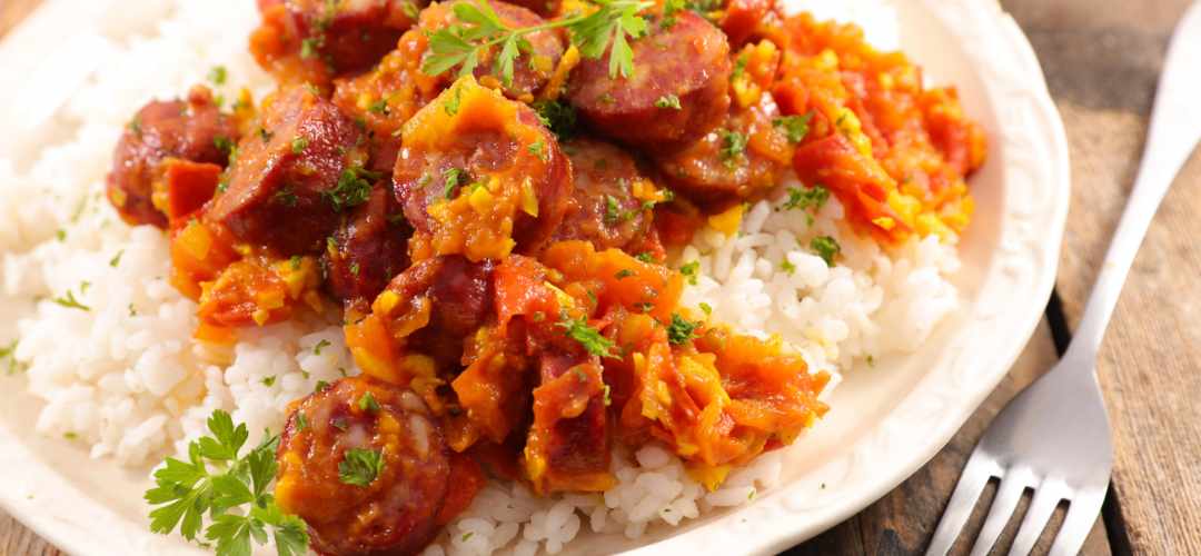 Plat rougail saucisse de la Réunion