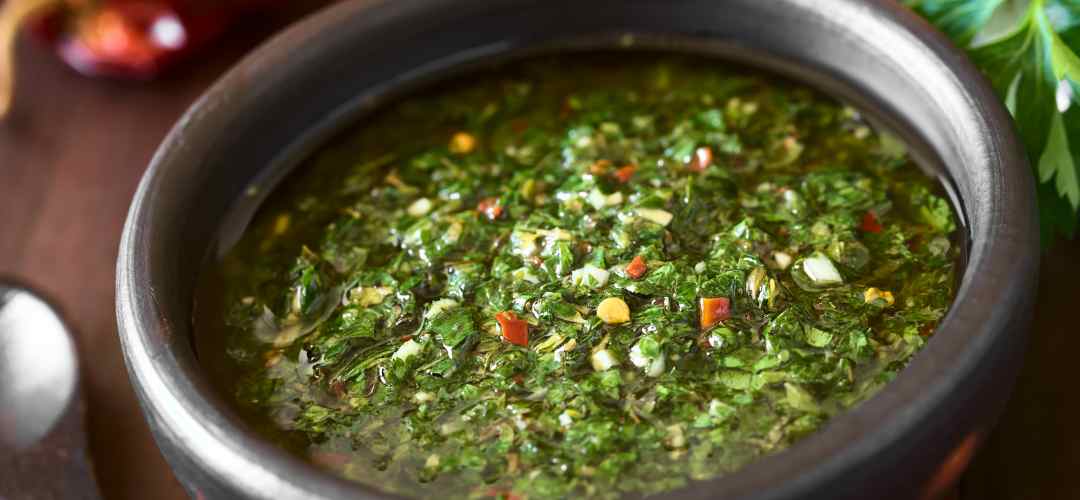 Sauces aux épices et herbes aromatiques : pour sublimer vos plats Épices Fuchs